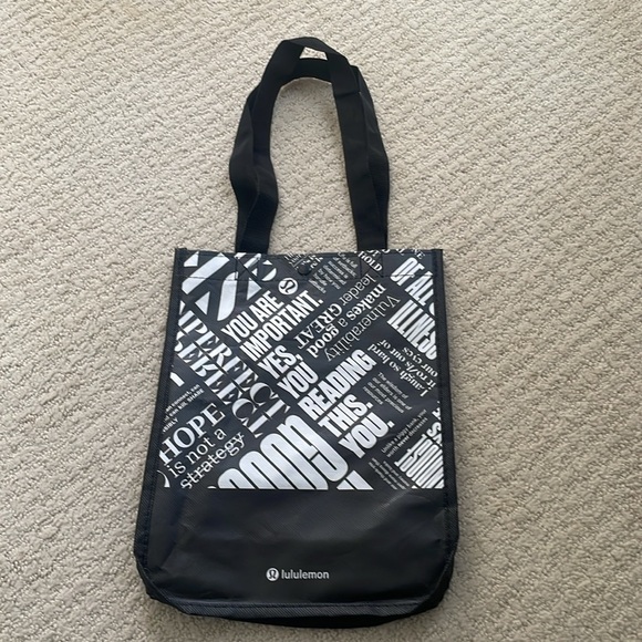 FREE GIFT WITH PURCHASE - LuLuLemon gift bag - Picture 2 of 5